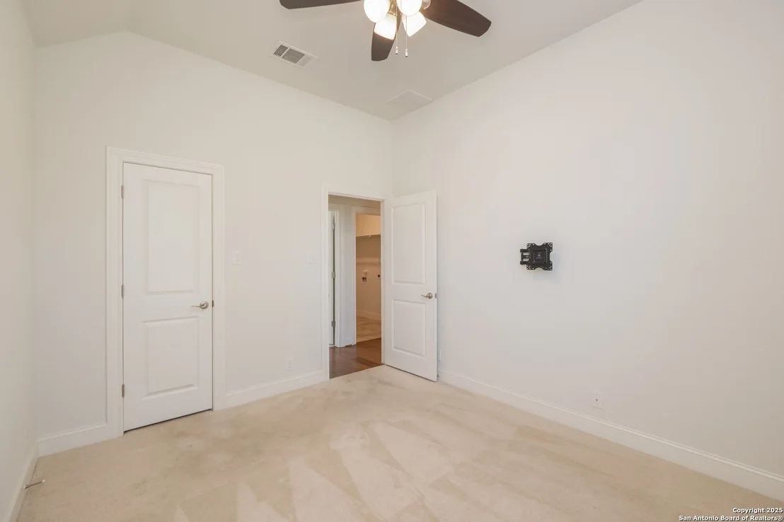 Photo of 1053 Carriage Loop