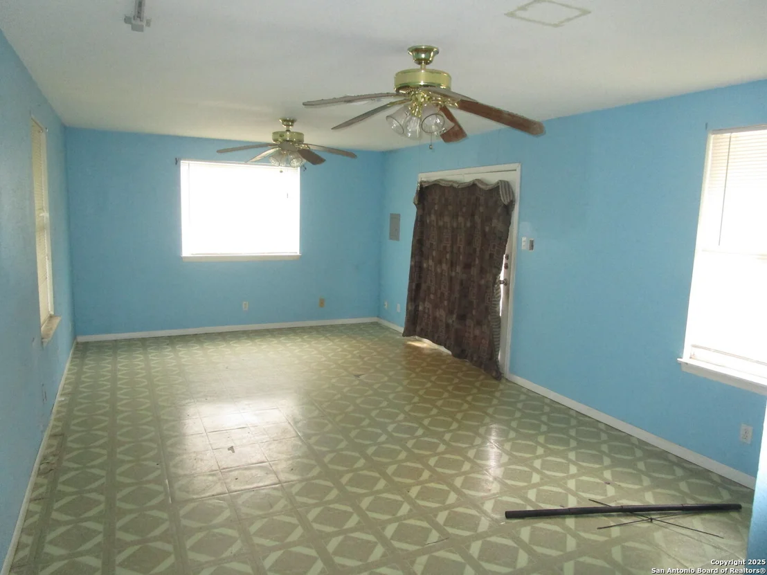 Photo of 910 La Manda