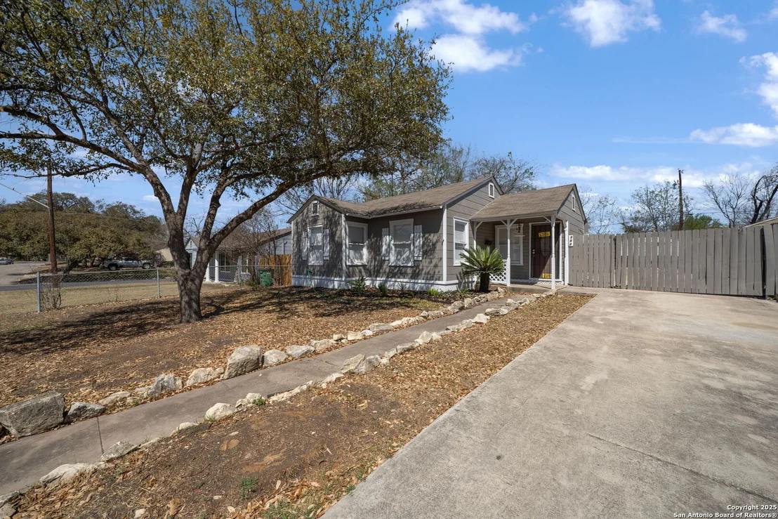 Photo of 207 Bonnell
