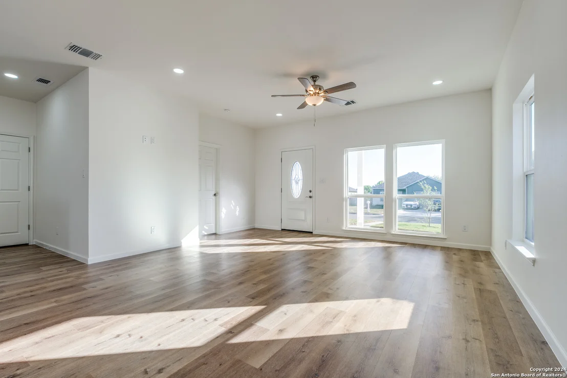 Photo of 5847 TREE VIEW ST