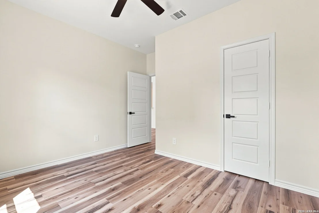 Photo of 1123 VICKERS AVE