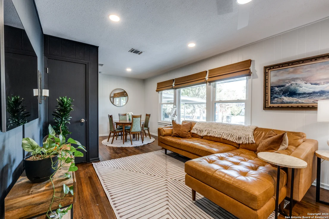 Photo of 426 BREES BLVD
