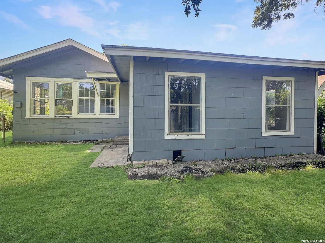 Photo of 423 Barrett Place