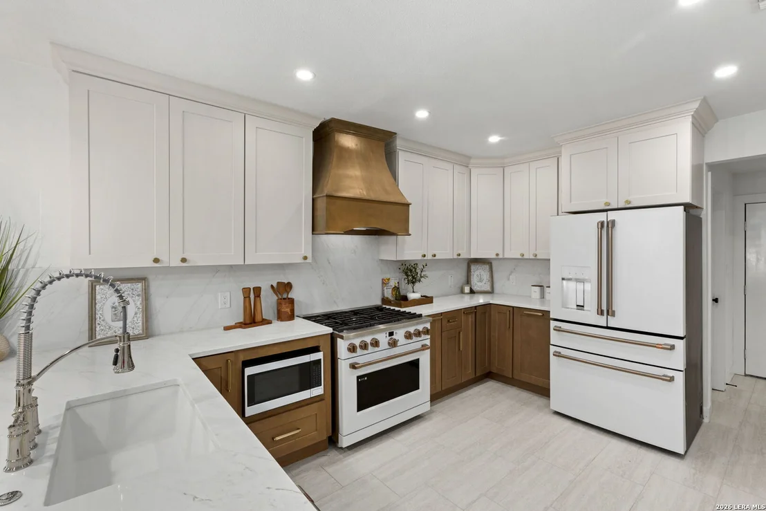 Photo of 219 THORAIN BLVD