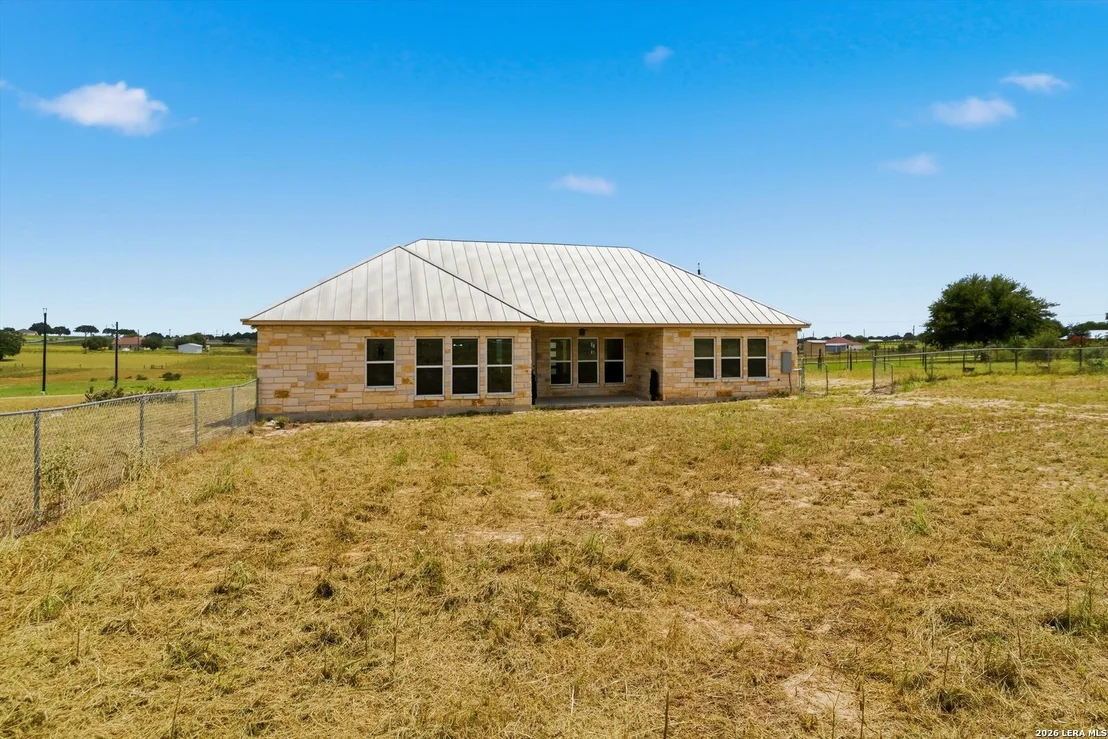 Photo of 200 Lakeview Cir