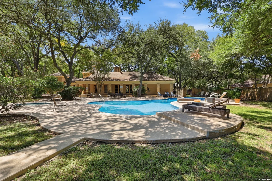 Photo of 28 COURTSIDE CIR