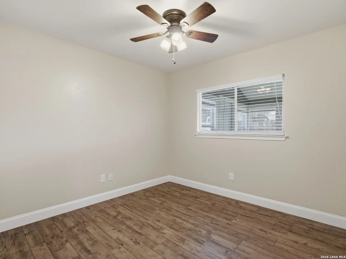 Photo of 414 WALNUT CRST