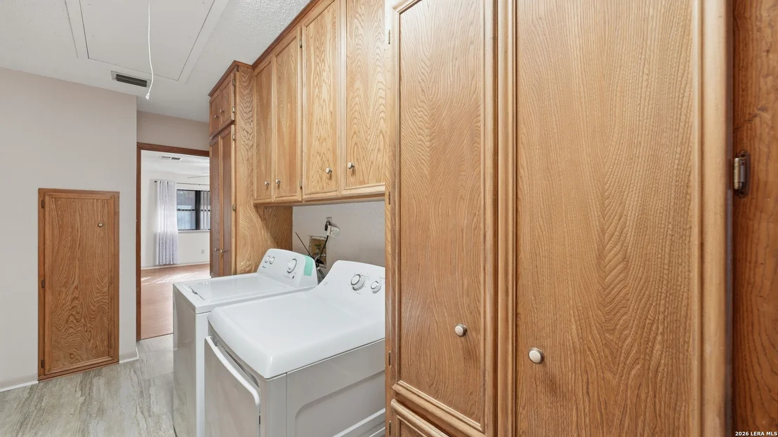 Photo of 132 W Outer Dr