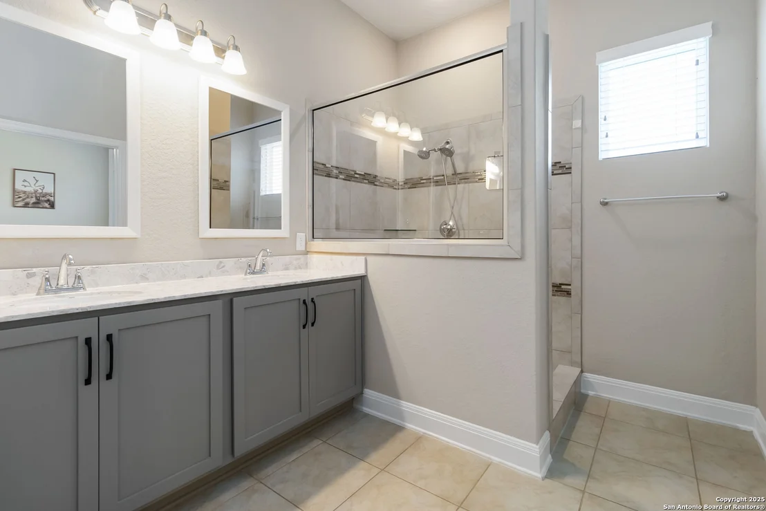 Photo of 612 WIPPER
