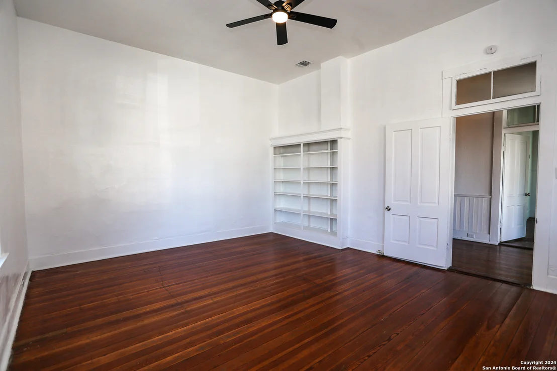 Photo of 602 OVERHILL DR