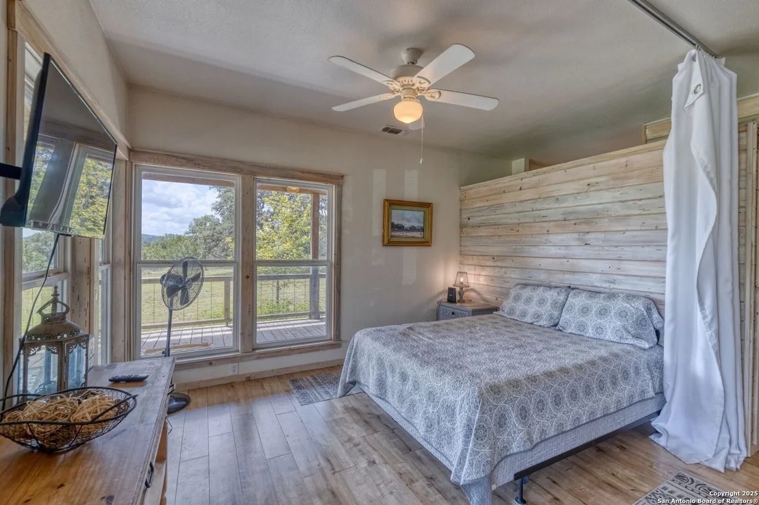 Photo of 565 Loop Rd.