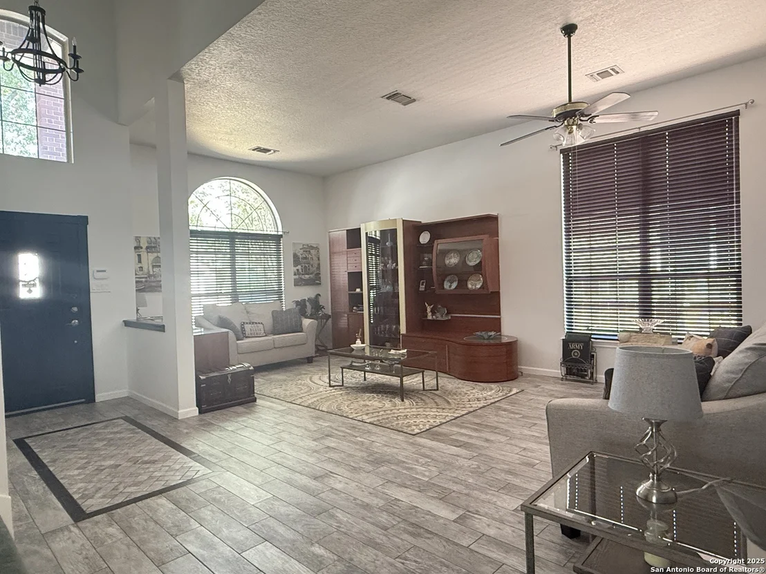 Photo of 2710 Montebello