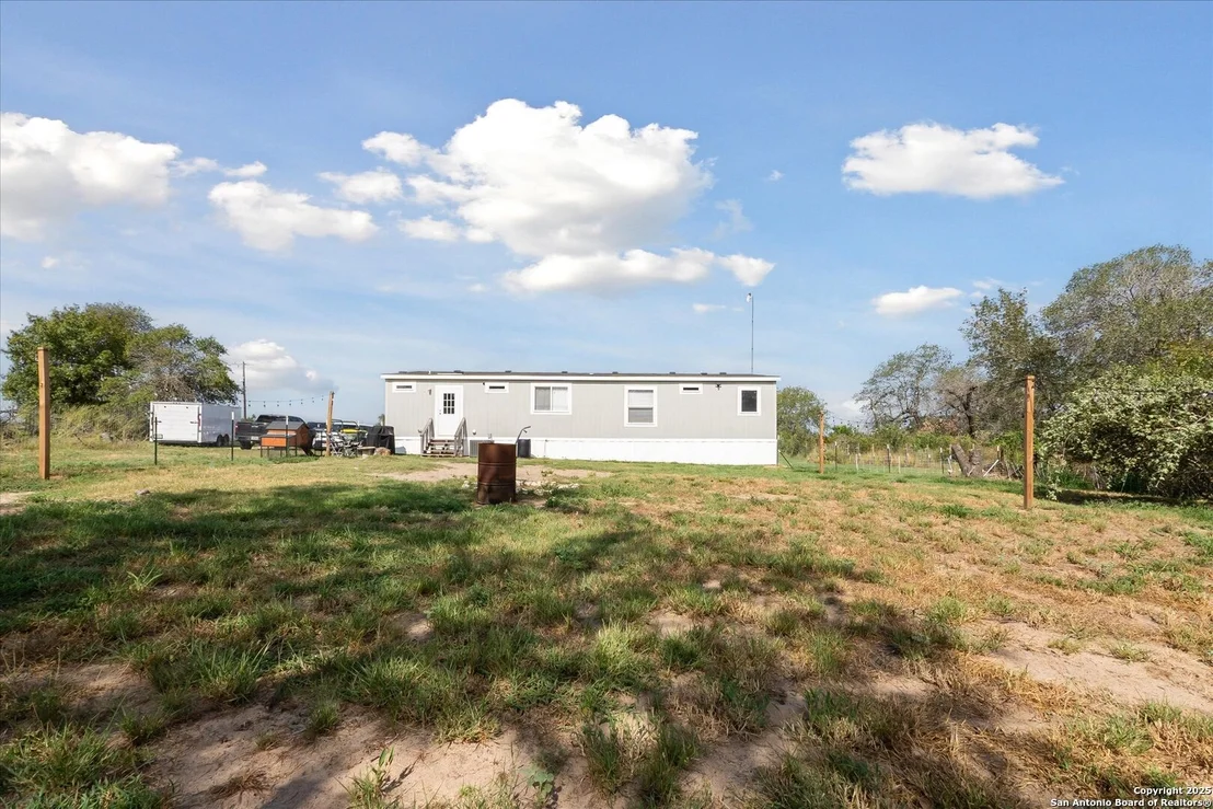 Photo of 385 Forest Oaks