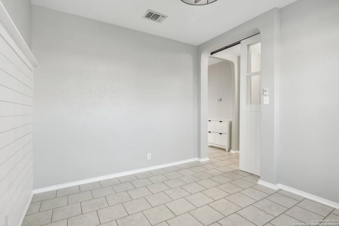Photo of 429 KINGS WAY
