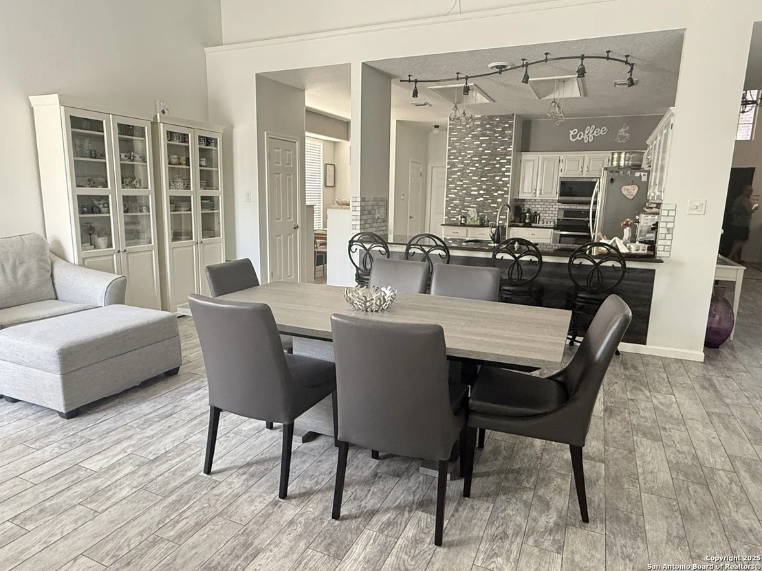 Photo of 2710 Montebello