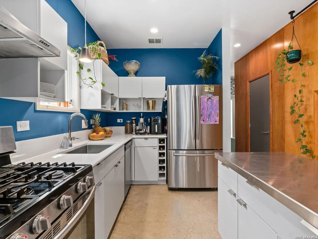 Photo of 325 LAVACA ST
