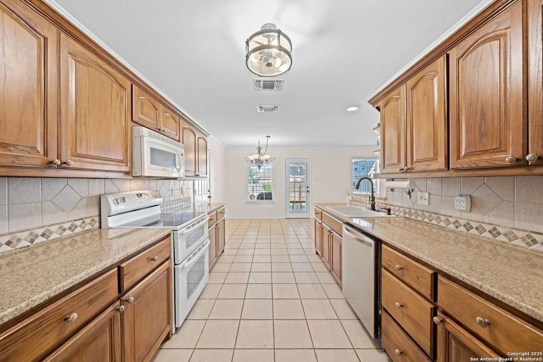 Photo of 5818 Lyndhurst Drive