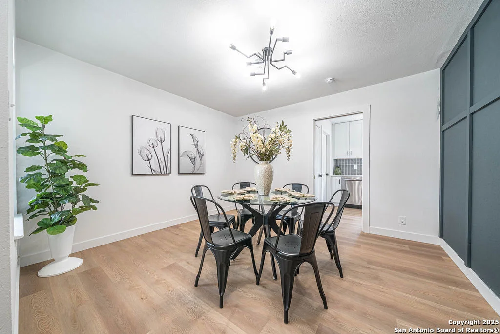 Photo of 7817 Hollow Oak