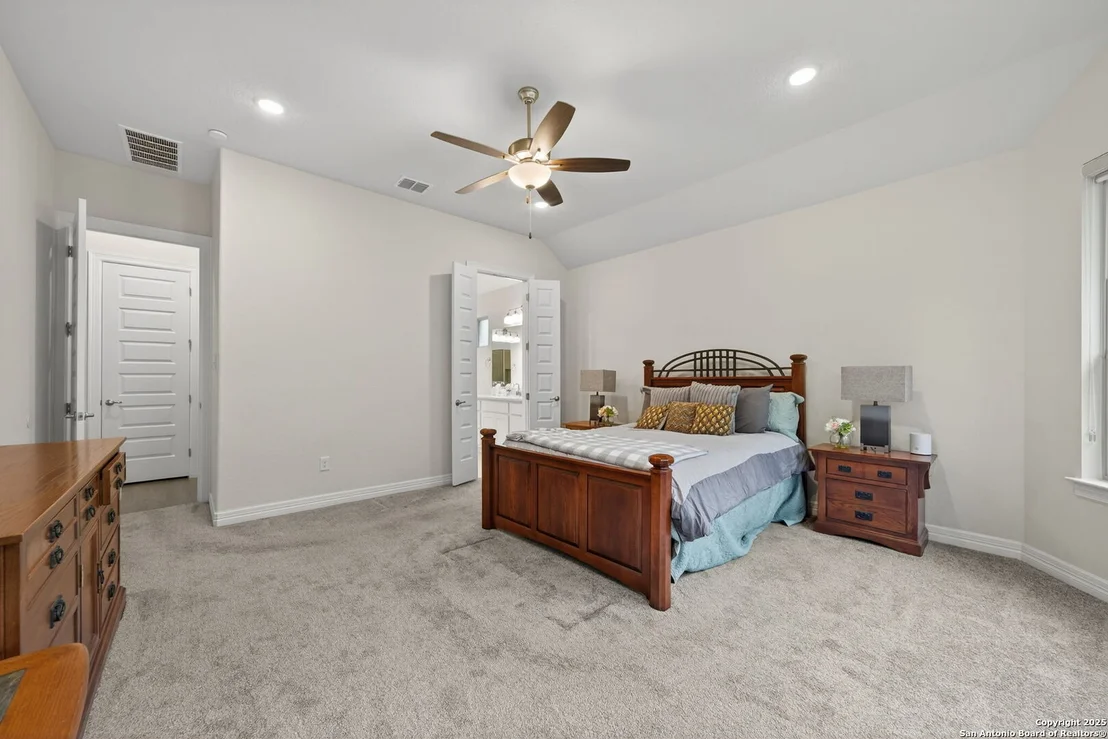 Photo of 123 Low Meadow