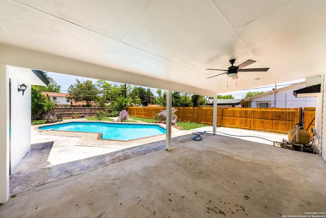 Photo of 8323 STARCREST DR