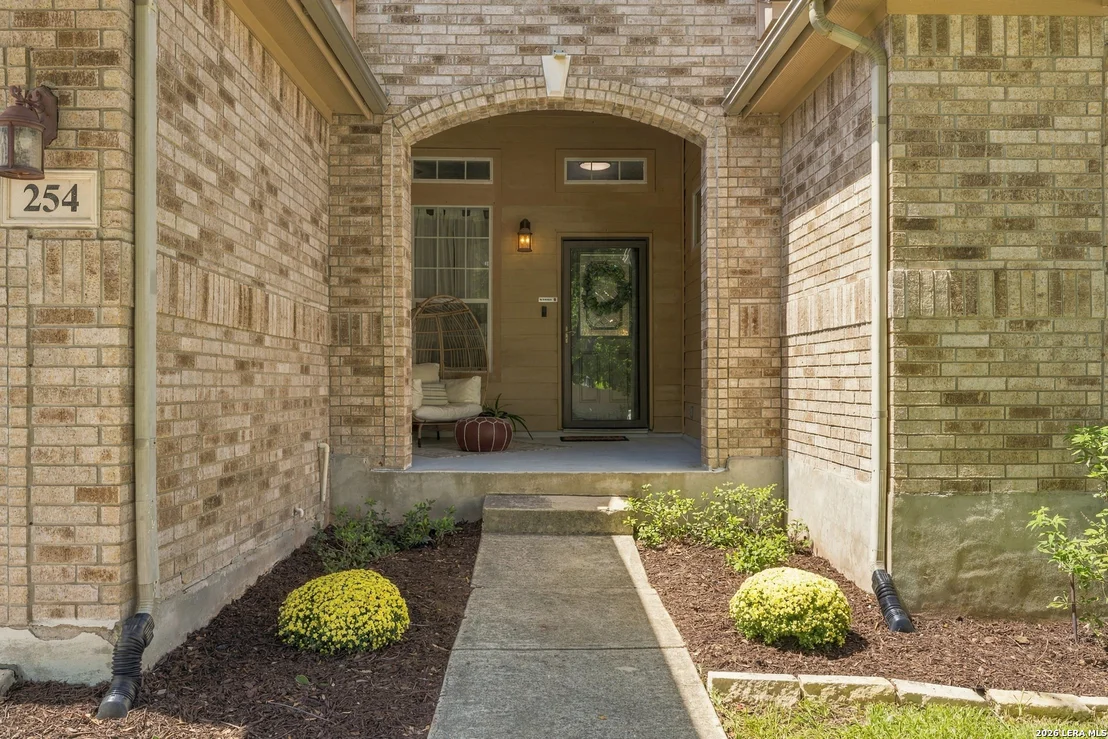 Photo of 254 MAIDSTONE CV