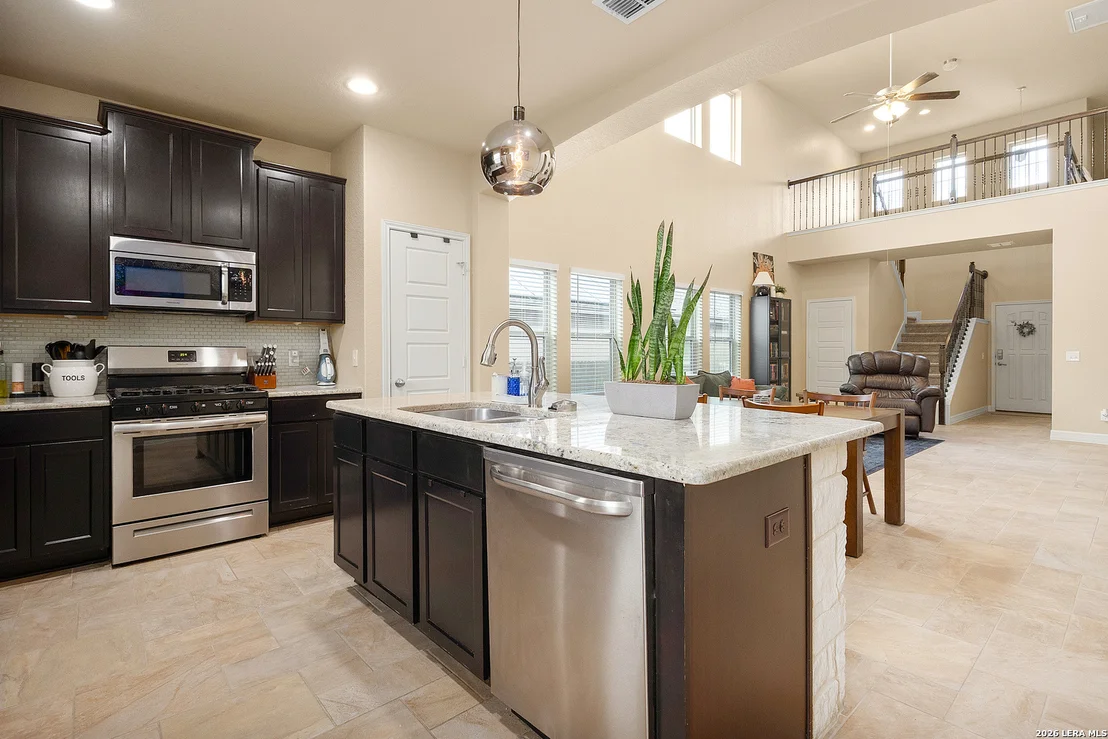 Photo of 617 COMMUNITY DR