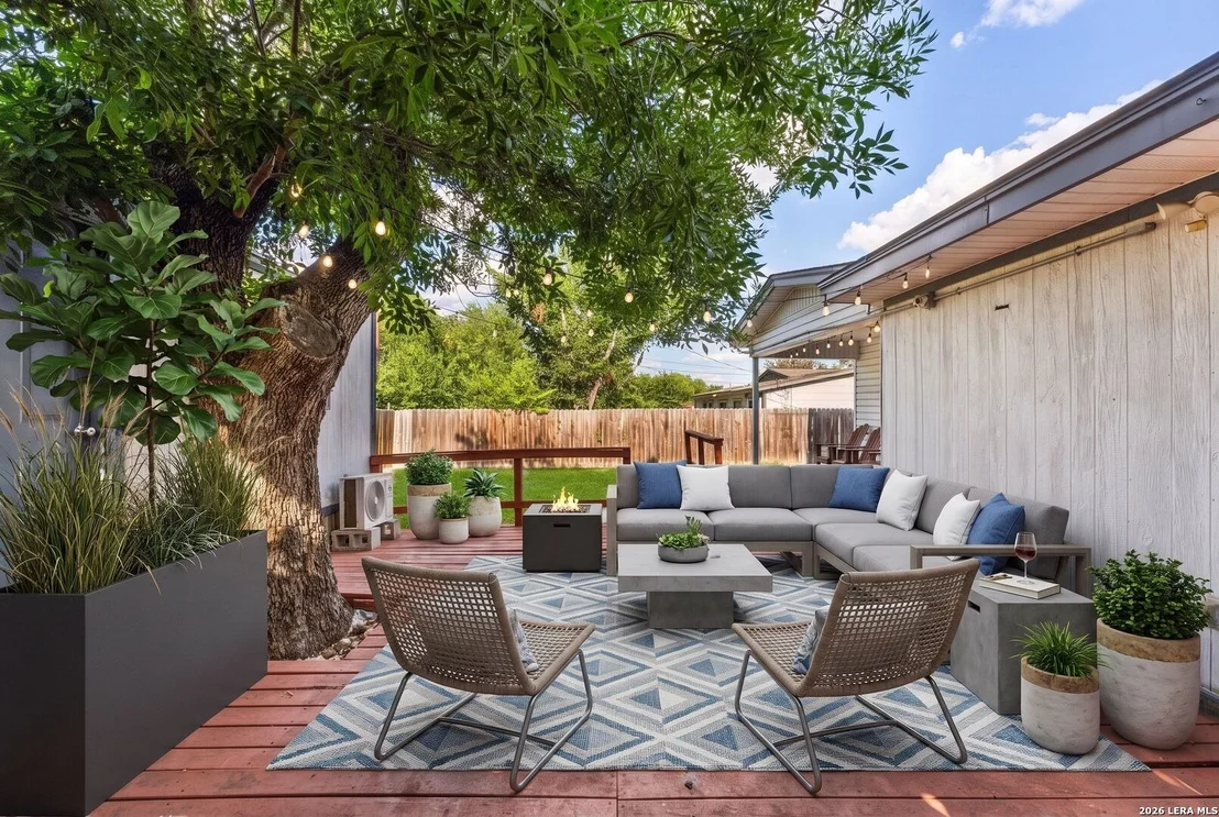 Photo of 359 Pilgrim Dr