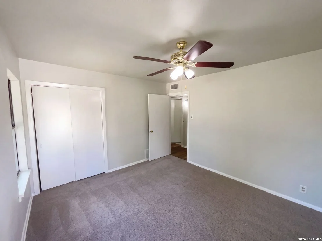 Photo of 222 COLEBROOK DR