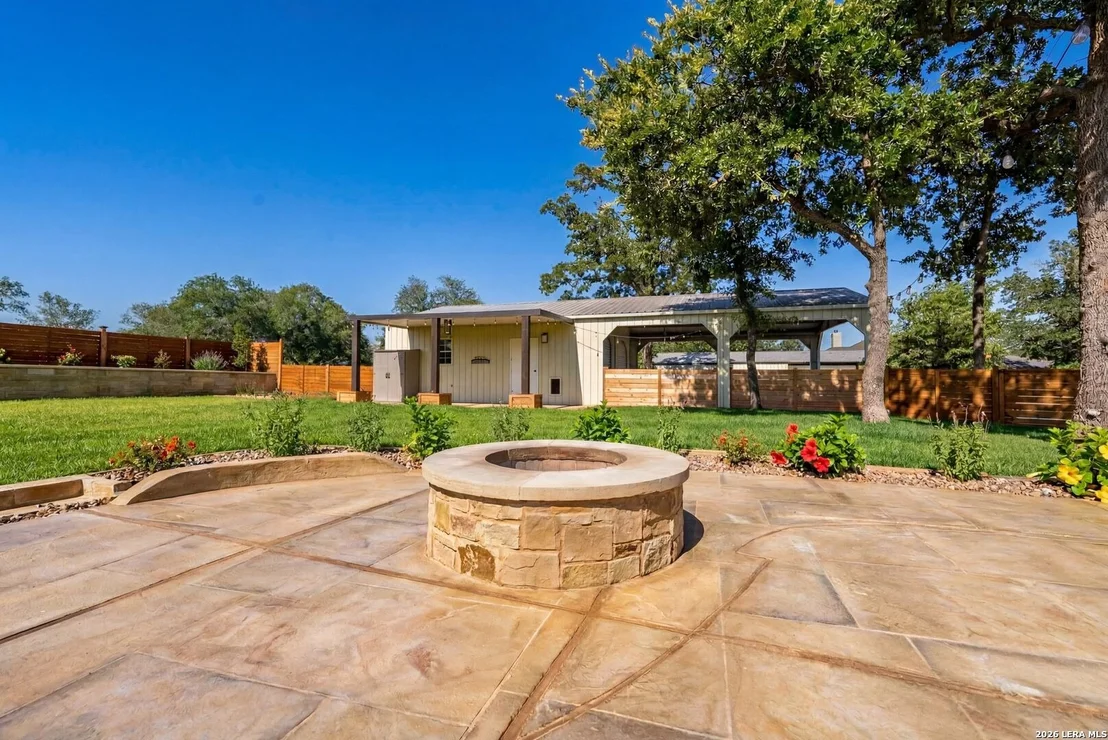Photo of 1009 Bluebonnet Ln