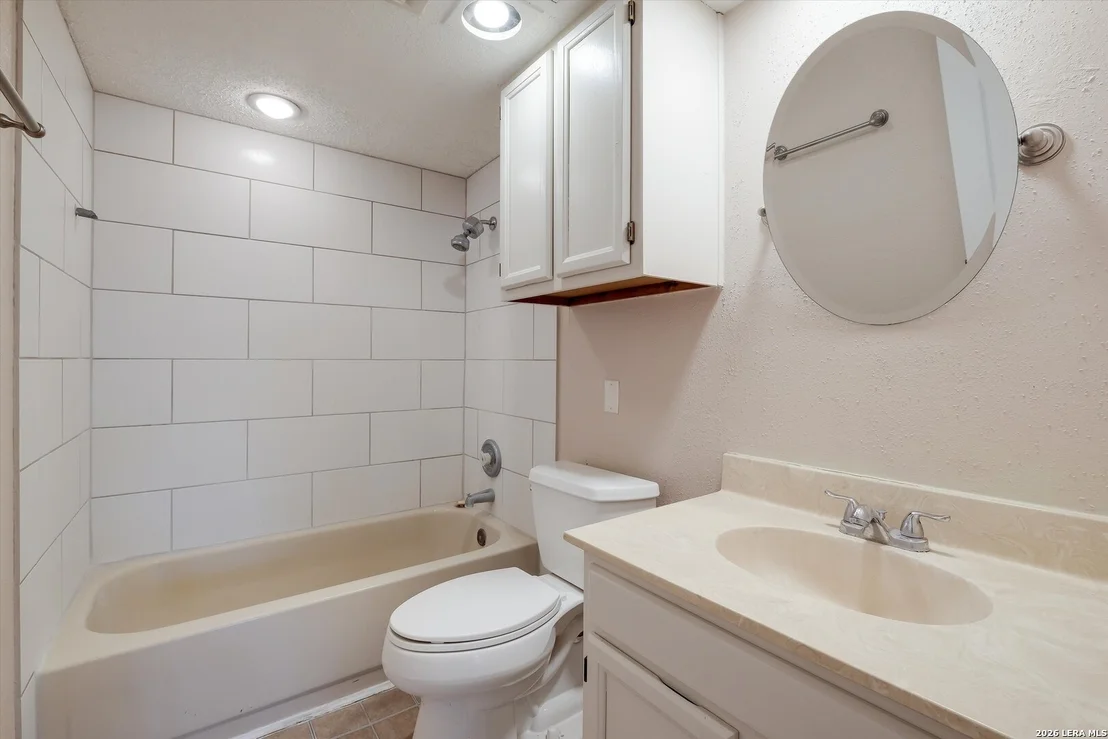 Photo of Unit 210B at 8655 Datapoint