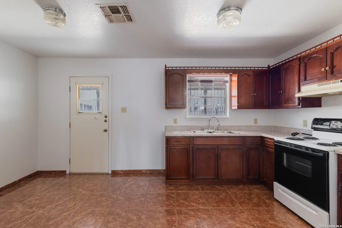 Photo of 121 Falcon Blvd