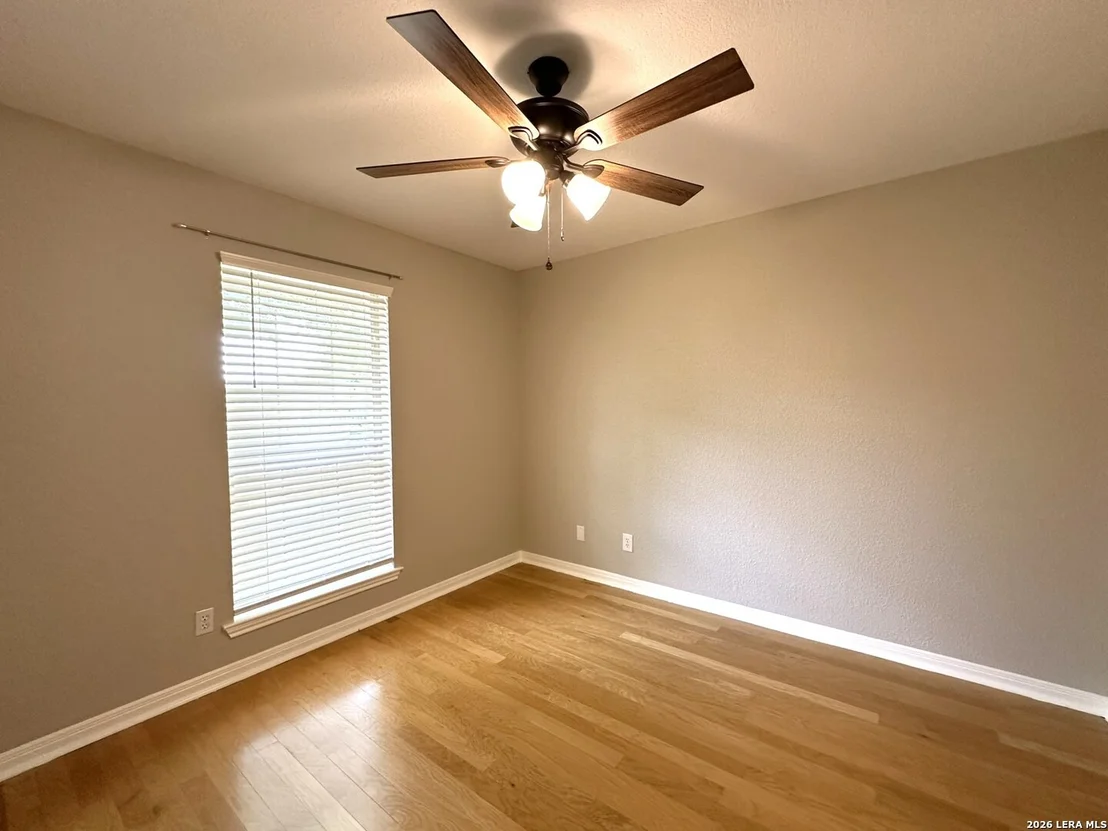 Photo of 909 QUEENS DR