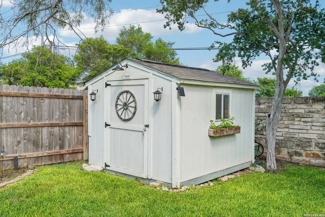 Photo of 990 OAK PARK
