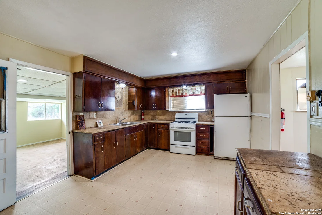 Photo of 606 W BAETZ BLVD