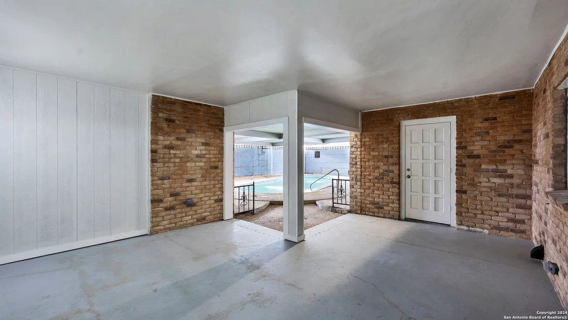 Photo of 350 FENWICK DR