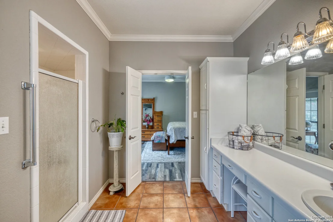 Photo of 6 Leona Heights