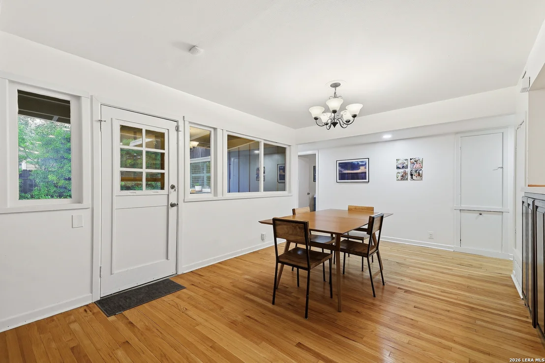 Photo of 326 Burnside Dr