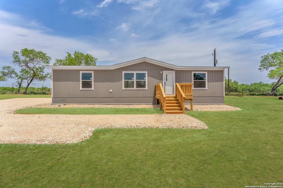 Photo of 5709 County Road 422