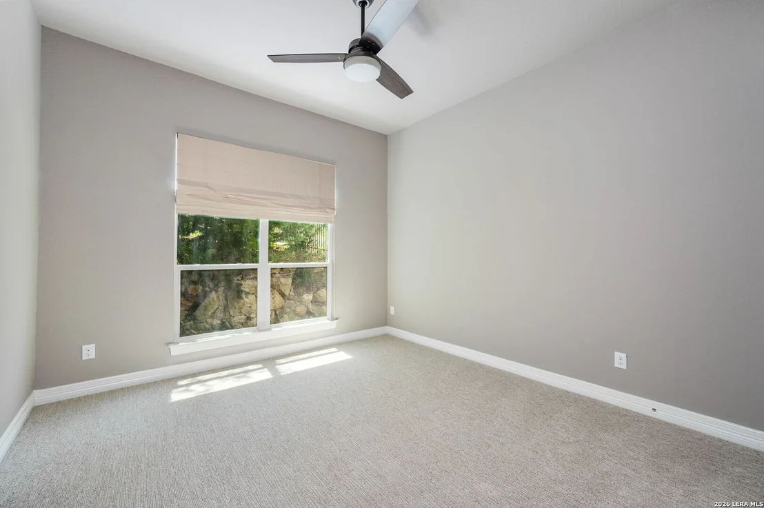 Photo of 25211 Spider Rock