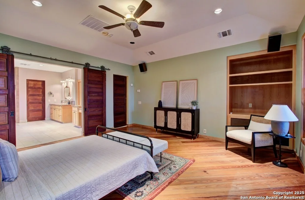 Photo of 555 CROOKED OAK DR