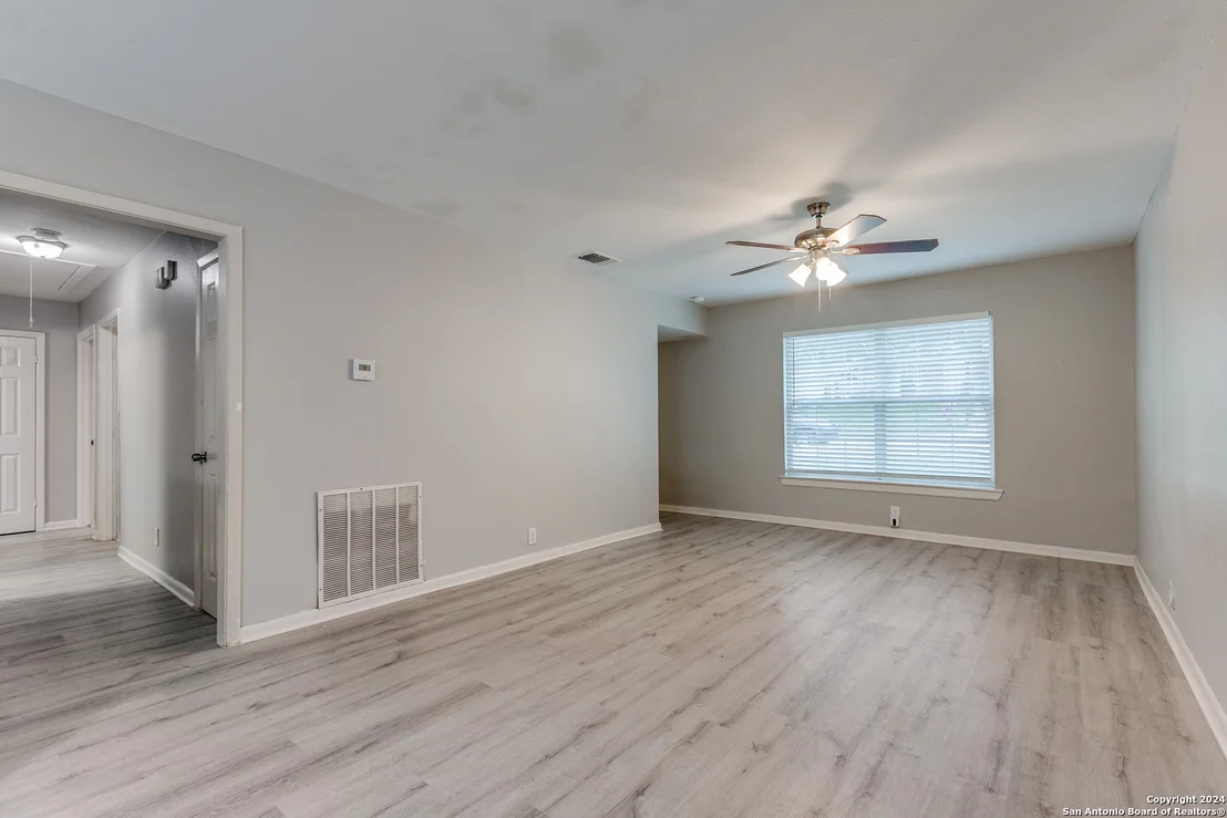 Photo of 643 OLNEY DR