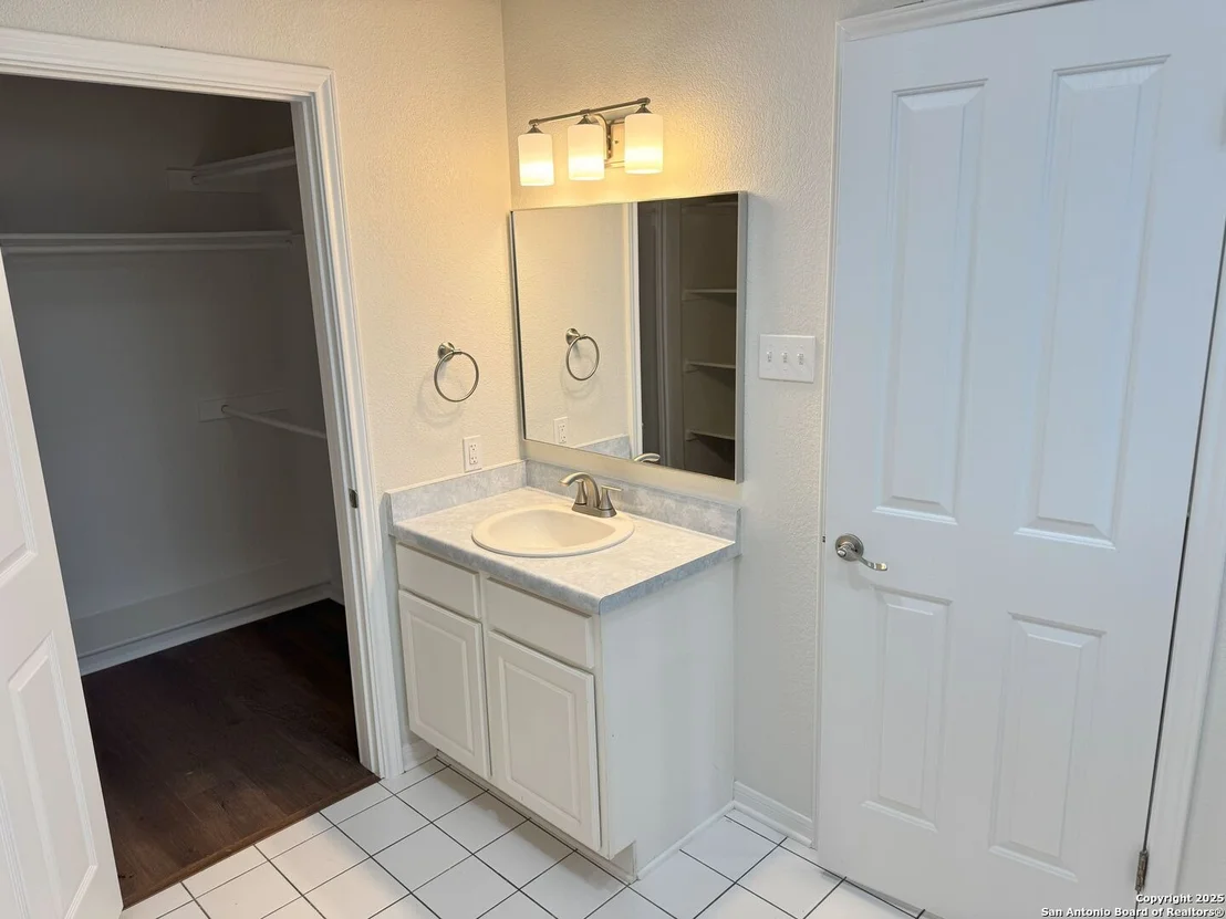 Photo of 136 Lakeview Trace
