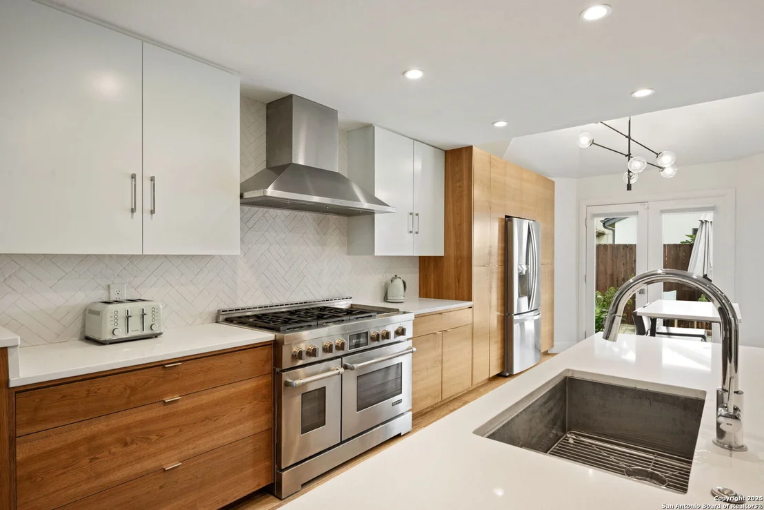 Photo of 3467 River Way