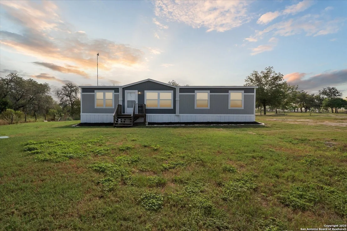 Photo of 385 Forest Oaks