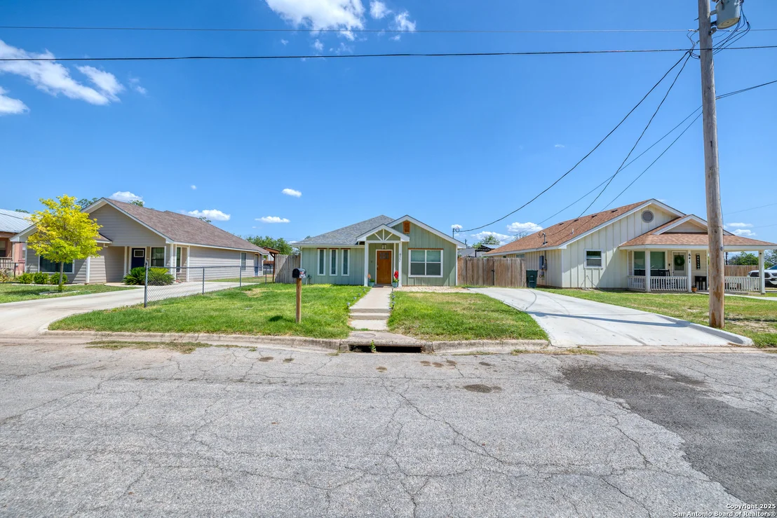 Photo of 637 ROACH ST