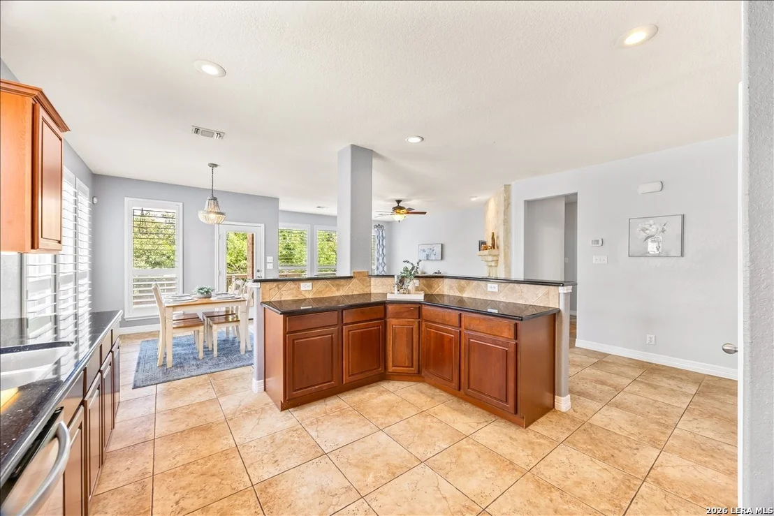 Photo of 430 White Cyn