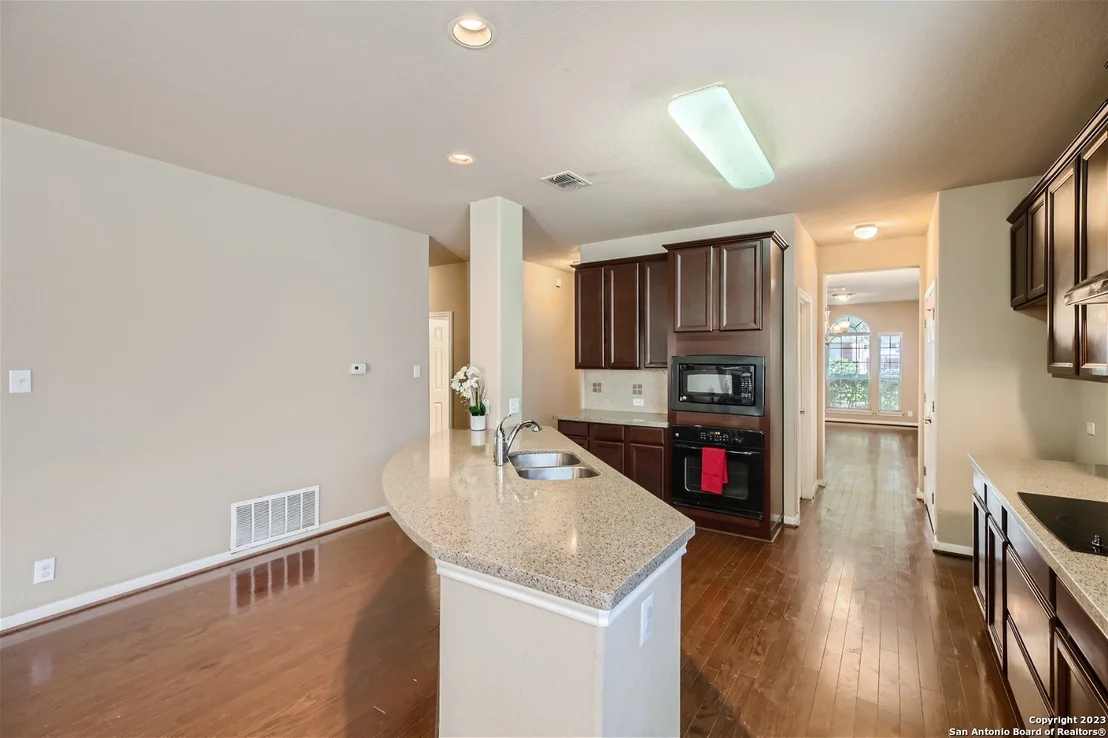 Photo of 1302 Magellan