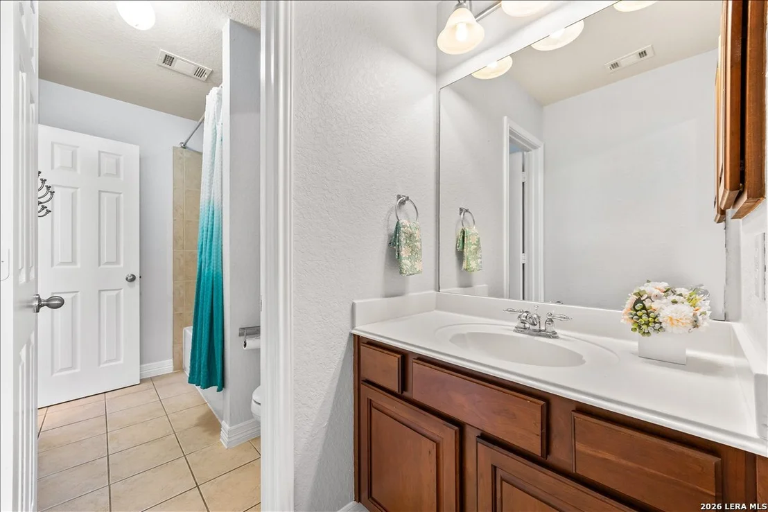 Photo of 430 White Cyn