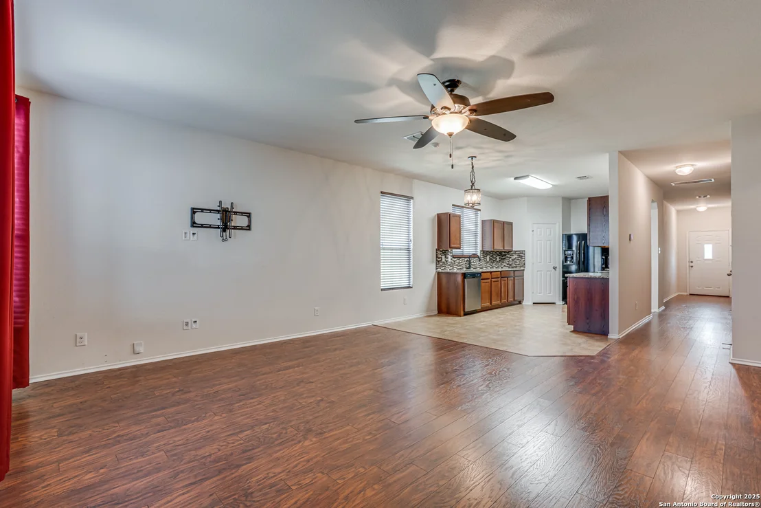Photo of 8507 Silver Willow