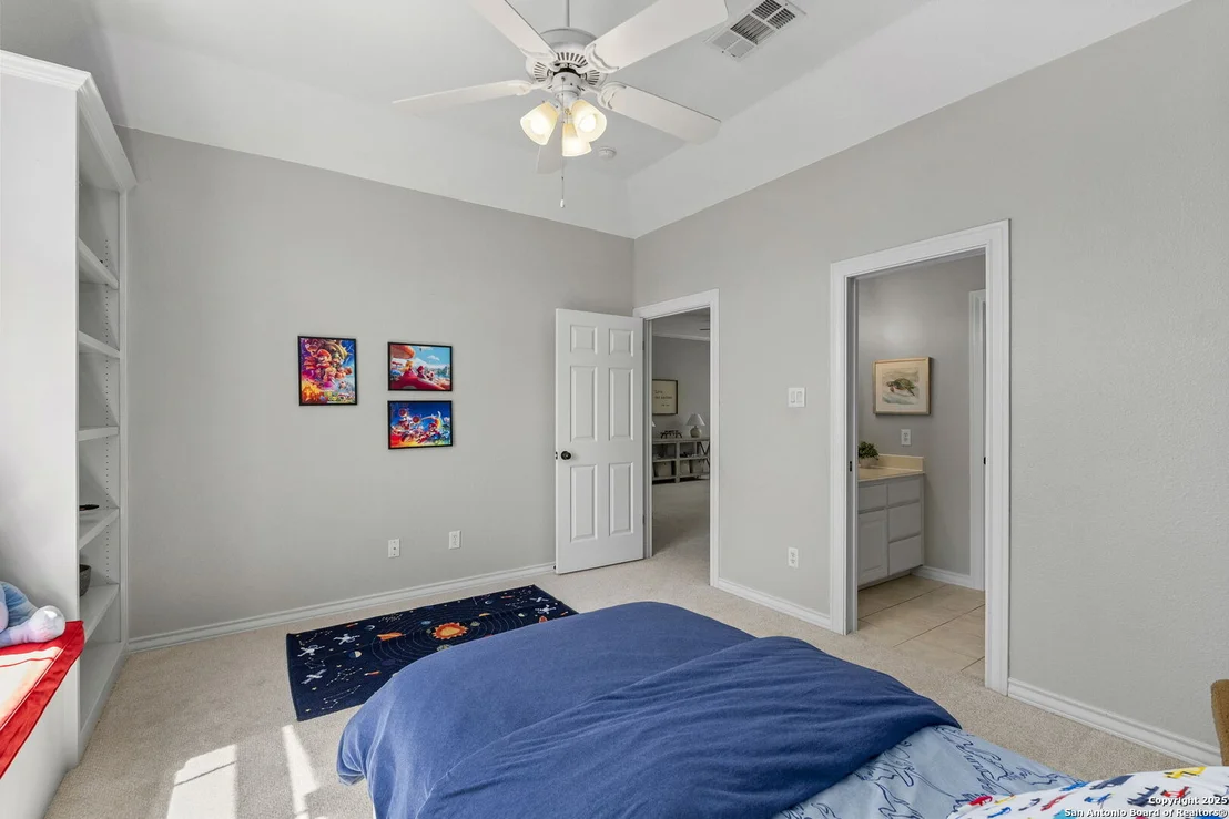 Photo of 915 Foxton